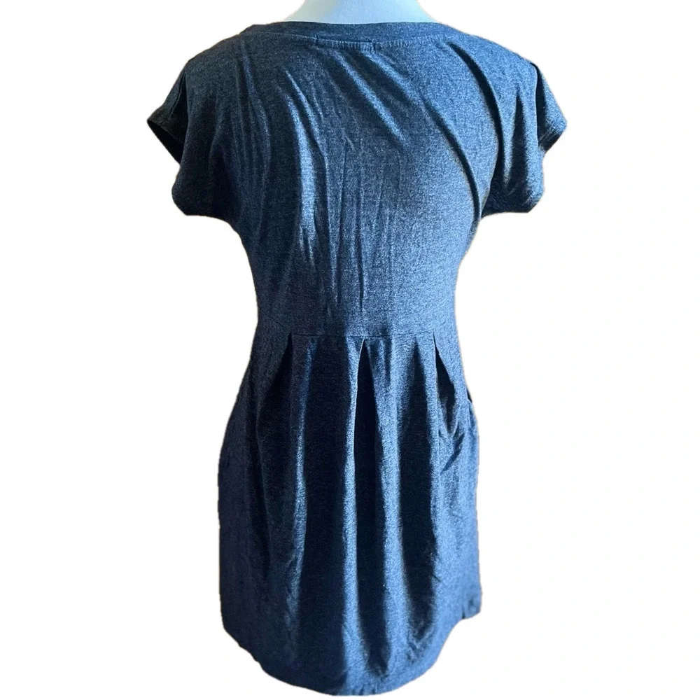 Gray 1 piece shirt dress. Has pockets and pleats, mini length. Size M
